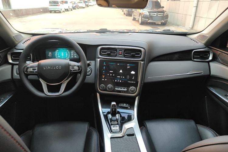 Used Lynk & Co 01 2019 2.0T Two-Wheel Drive Zhaopu Version China VI Standard Center Console