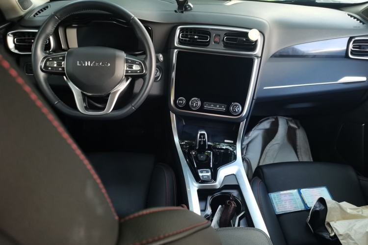 Used Lynk & Co 01 2019 2.0T Two-Wheel Drive Zhaopu Version China VI Standard Center Console