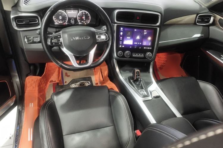 Used Lynk & Co 01 2019 2.0T Two-Wheel-Drive Pro Version China VI Standard Center Console