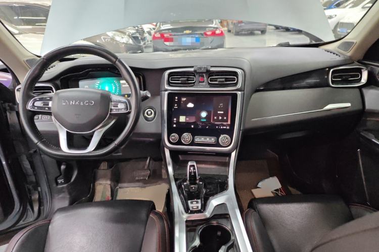 Used Lynk & Co 01 2019 2.0T Two-Wheel Drive Zhaopu Version China V Standard Center Console