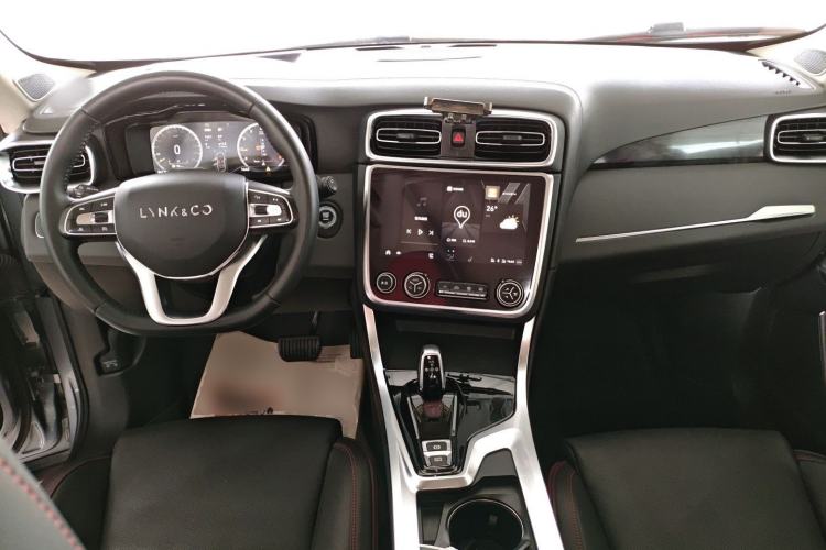 Used Lynk & Co 01 2019 2.0T Two-Wheel Drive Zhaopu Version China VI Standard Center Console