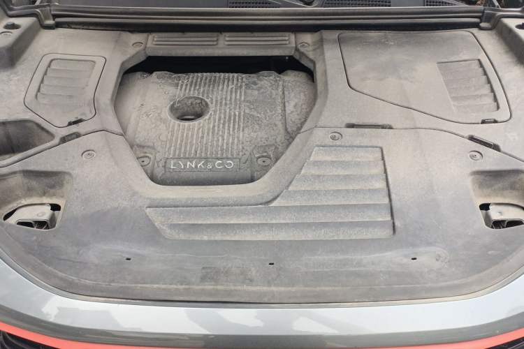 Used Lynk & Co 01 2019 2.0T Two-Wheel Drive Zhaopu Version China VI Standard Engine Bay