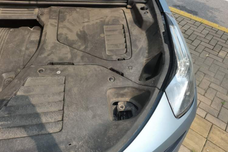 Used Lynk & Co 01 2019 2.0T Two-Wheel-Drive Pro Version China VI Standard Engine Bay Left