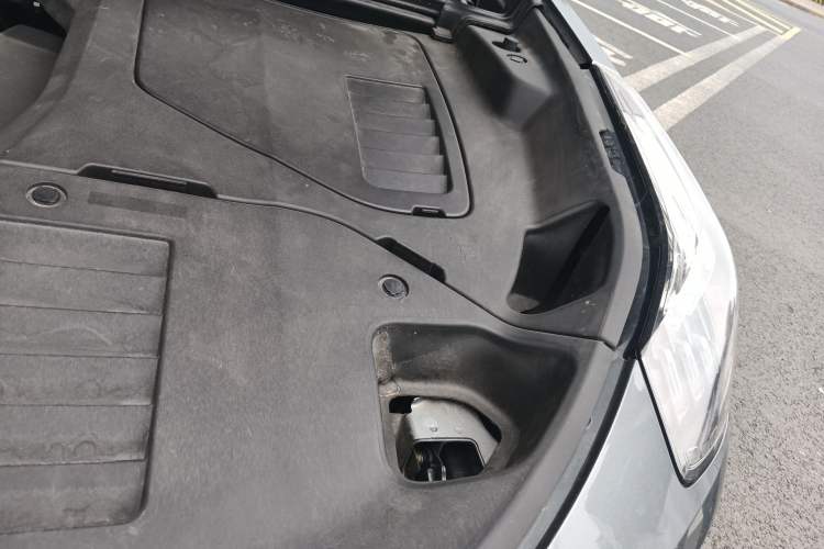 Used Lynk & Co 01 2019 2.0T Two-Wheel Drive Zhaopu Version China VI Standard Engine Bay Left