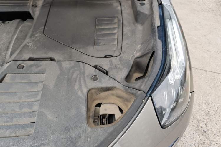 Used Lynk & Co 01 2019 2.0T Two-Wheel-Drive Pro Version China VI Standard Engine Bay Left