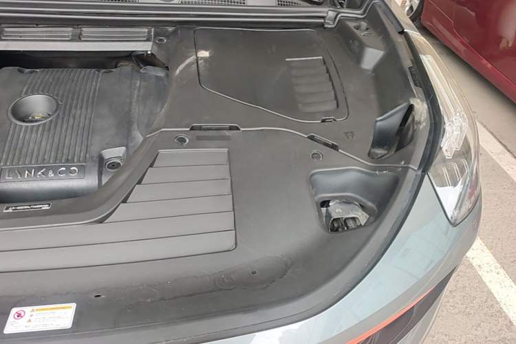 Used Lynk & Co 01 2019 2.0T Two-Wheel Drive Zhaopu Version China VI Standard Engine Bay Left