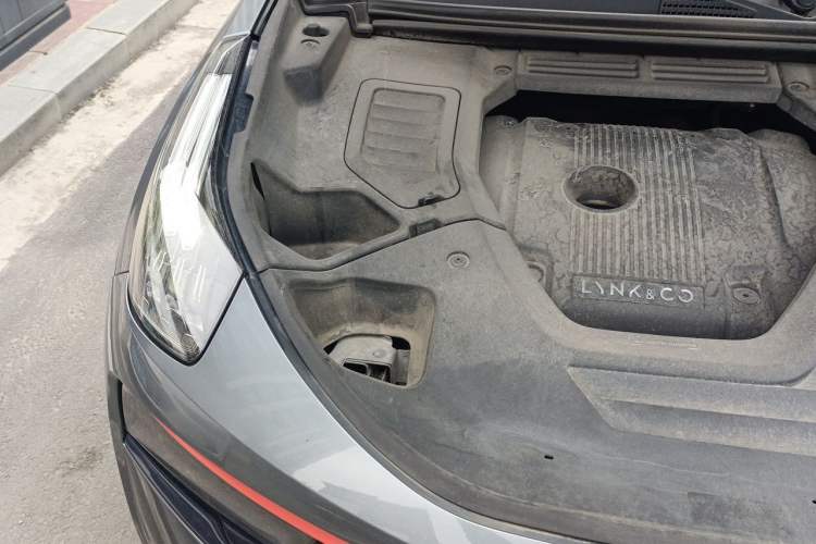 Used Lynk & Co 01 2019 2.0T Two-Wheel Drive Zhaopu Version China VI Standard Engine Bay Right