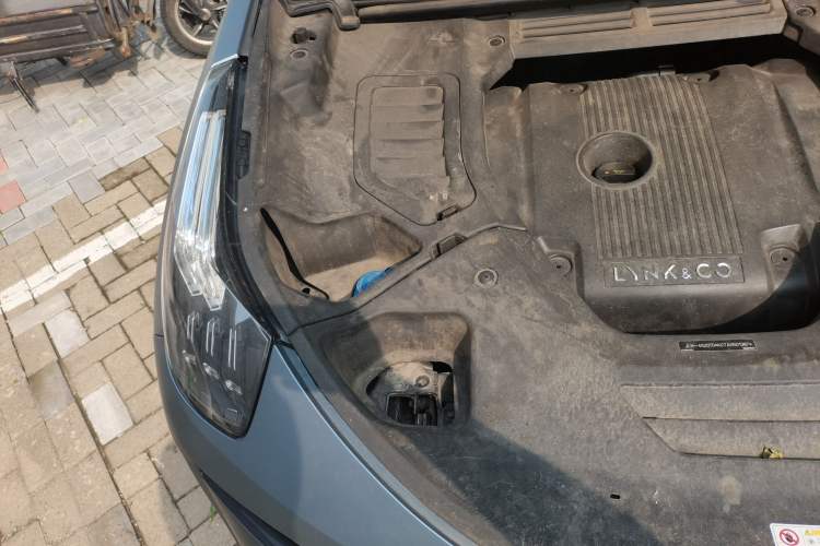 Used Lynk & Co 01 2019 2.0T Two-Wheel-Drive Pro Version China VI Standard Engine Bay Right