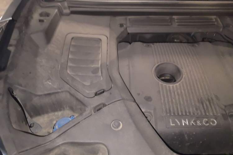 Used Lynk & Co 01 2019 2.0T Two-Wheel Drive Zhaopu Version China VI Standard Engine Bay Right