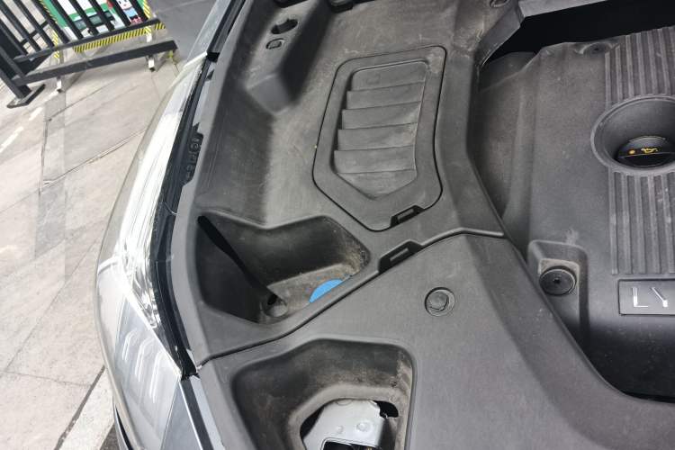 Used Lynk & Co 01 2019 2.0T Two-Wheel Drive Zhaopu Version China VI Standard Engine Bay Right