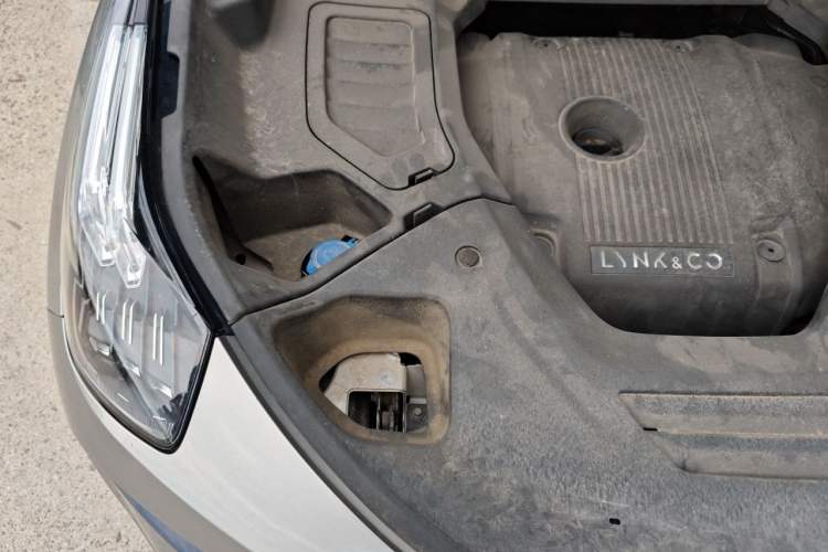 Used Lynk & Co 01 2019 2.0T Two-Wheel-Drive Pro Version China VI Standard Engine Bay Right