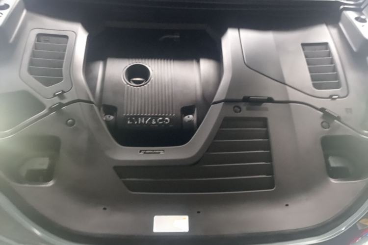 Used Lynk & Co 01 2019 2.0T Two-Wheel Drive Zhaopu Version China VI Standard Engine Bay
