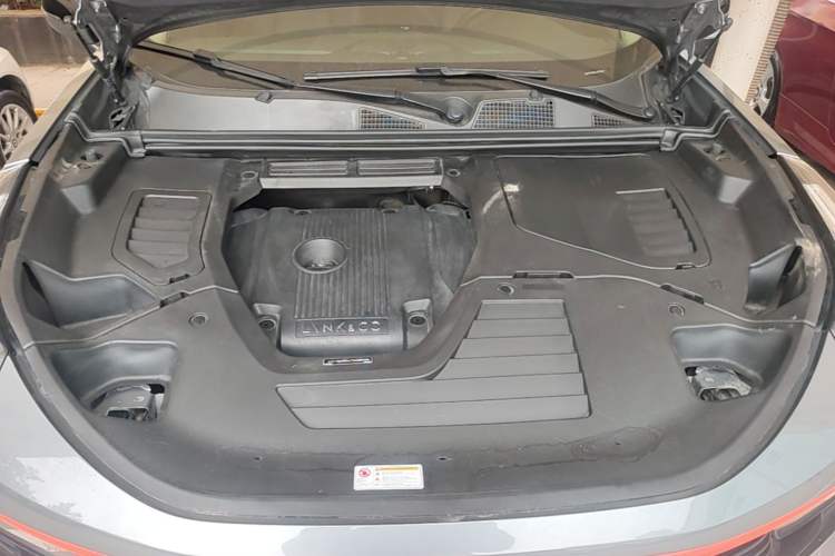 Used Lynk & Co 01 2019 2.0T Two-Wheel Drive Zhaopu Version China VI Standard Engine Bay