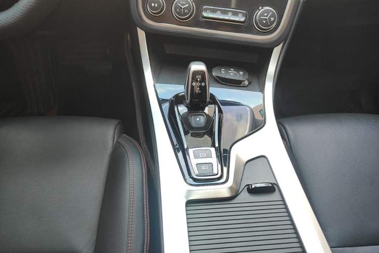 Used Lynk & Co 01 2019 2.0T Two-Wheel Drive Zhaopu Version China VI Standard Gear Lever