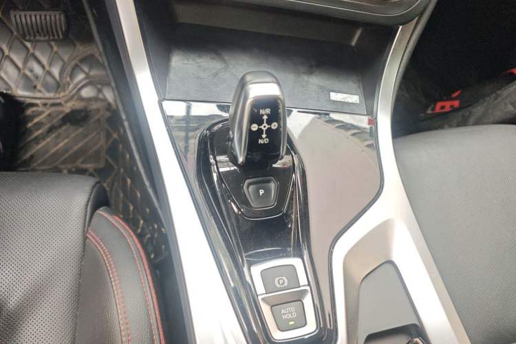Used Lynk & Co 01 2019 2.0T Two-Wheel Drive Zhaopu Version China VI Standard Gear Lever