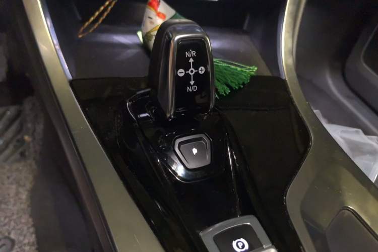 Used Lynk & Co 01 2019 2.0T Two-Wheel Drive Zhaopu Version China VI Standard Gear Lever