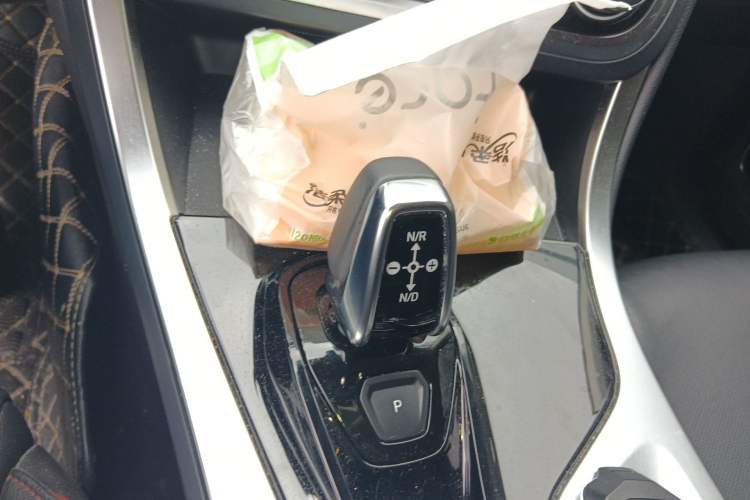 Used Lynk & Co 01 2019 2.0T Two-Wheel Drive Zhaopu Version China VI Standard Gear Lever