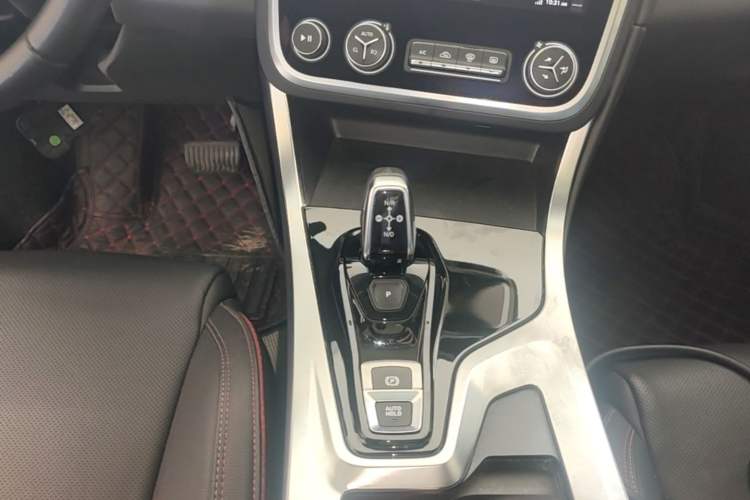 Used Lynk & Co 01 2019 2.0T Two-Wheel Drive Zhaopu Version China VI Standard Gear Lever