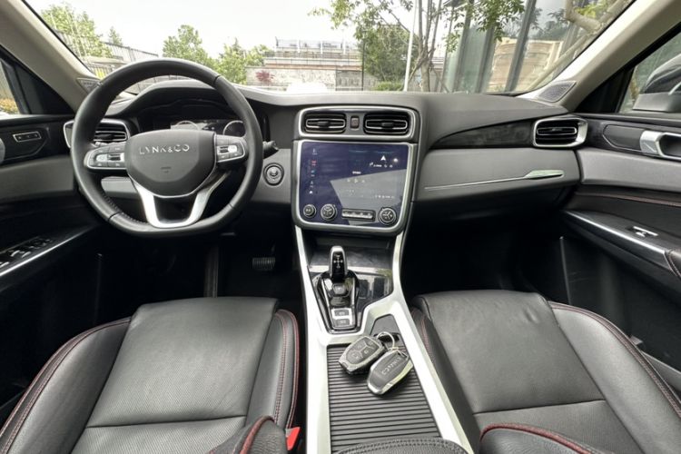 Used Lynk & Co 01 2019 2.0T Two-Wheel Drive Zhaopu Version China VI Standard Interior 1