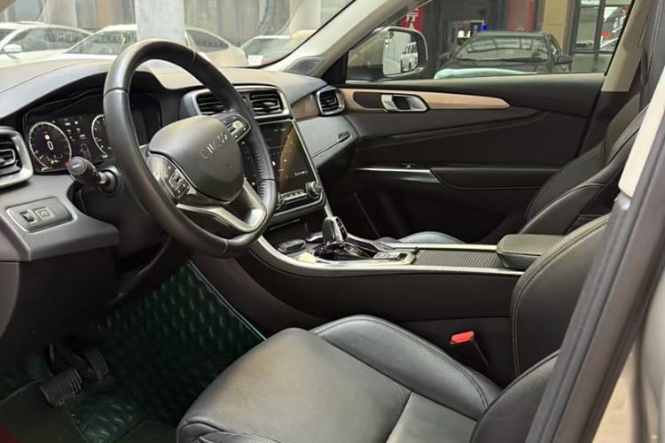 Used Lynk & Co 01 2019 2.0T Two-Wheel-Drive Pro Version China VI Standard Interior 4