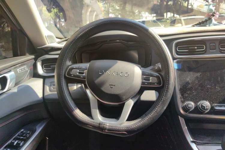 Used Lynk & Co 01 2019 2.0T Two-Wheel Drive Zhaopu Version China VI Standard Steering Wheel