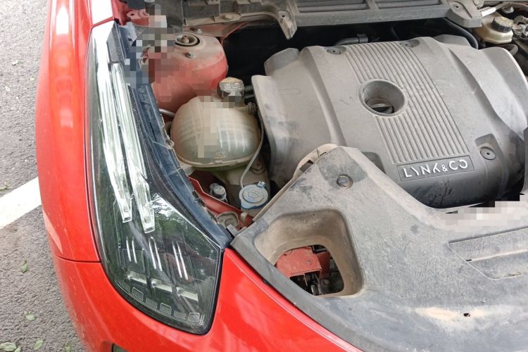 Used Lynk & Co 01 2019 2.0T Four-Wheel Drive Genie Pro Version China V Emission Standard Engine Bay Right