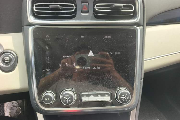 Used Lynk & Co 01 2019 2.0T Two-Wheel-Drive Pro Version China VI Standard Audio And AC Panel