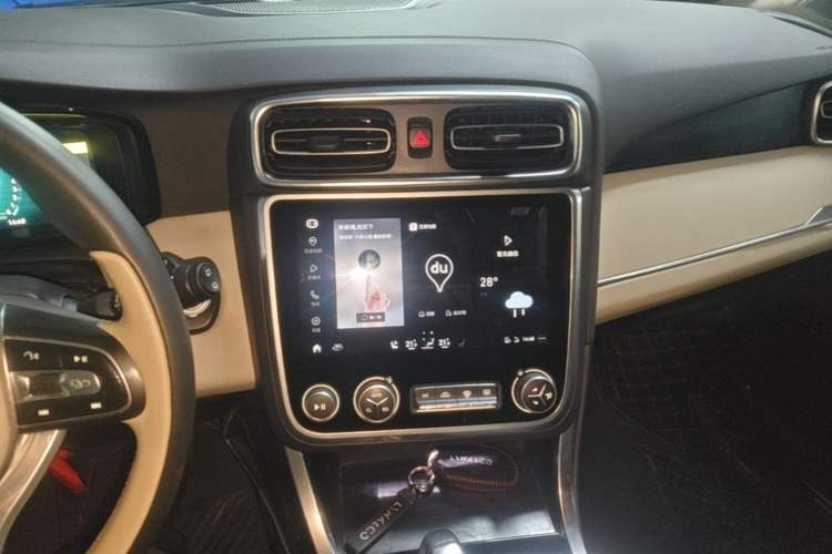 Used Lynk & Co 01 2019 2.0T Two-Wheel-Drive Pro Version China VI Standard Audio And AC Panel