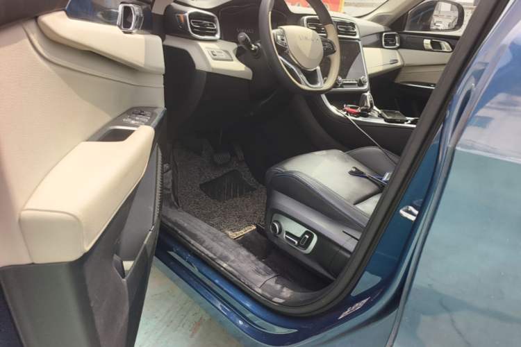 Used Lynk & Co 01 2019 2.0T Two-Wheel-Drive Pro Version China VI Standard Driver Seat