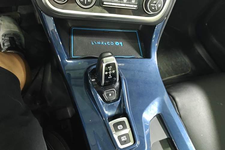 Used Lynk & Co 01 2019 2.0T Two-Wheel Drive Zhaopu Version China VI Standard Gear Lever