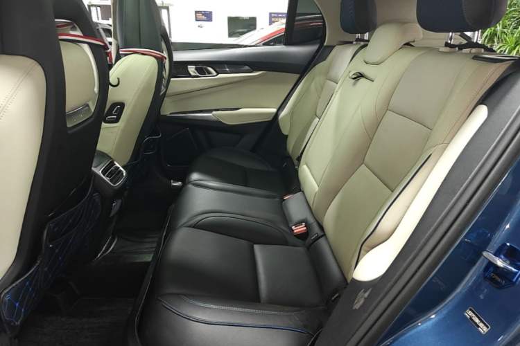 Used Lynk & Co 01 2019 2.0T Two-Wheel Drive Zhaopu Version China VI Standard Left Rear Seat