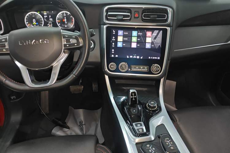 Used Lynk & Co 01 2019 2.0T Four-Wheel Drive Genie Pro Version China V Emission Standard Audio And AC Panel