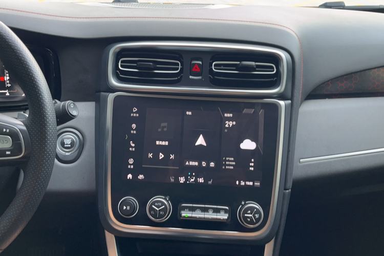 Used Lynk & Co 01 2019 2.0T Four-Wheel Drive Genie Pro Version China VI Standard Audio And AC Panel