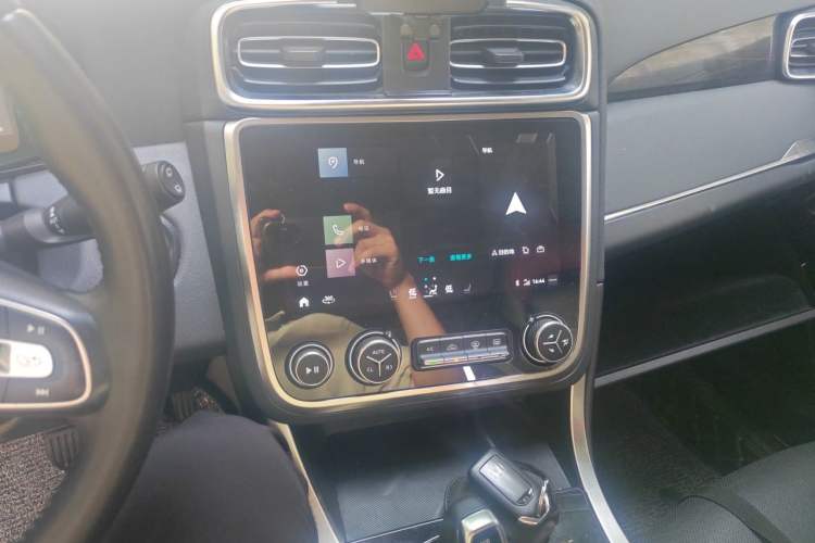Used Lynk & Co 01 2019 2.0T Two-Wheel-Drive Pro Version China VI Standard Audio And AC Panel