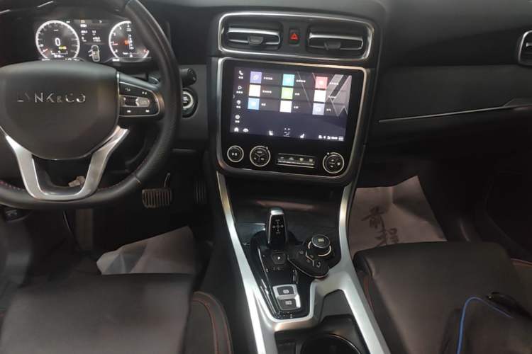 Used Lynk & Co 01 2019 2.0T Four-Wheel Drive Genie Pro Version China V Emission Standard Audio And AC Panel