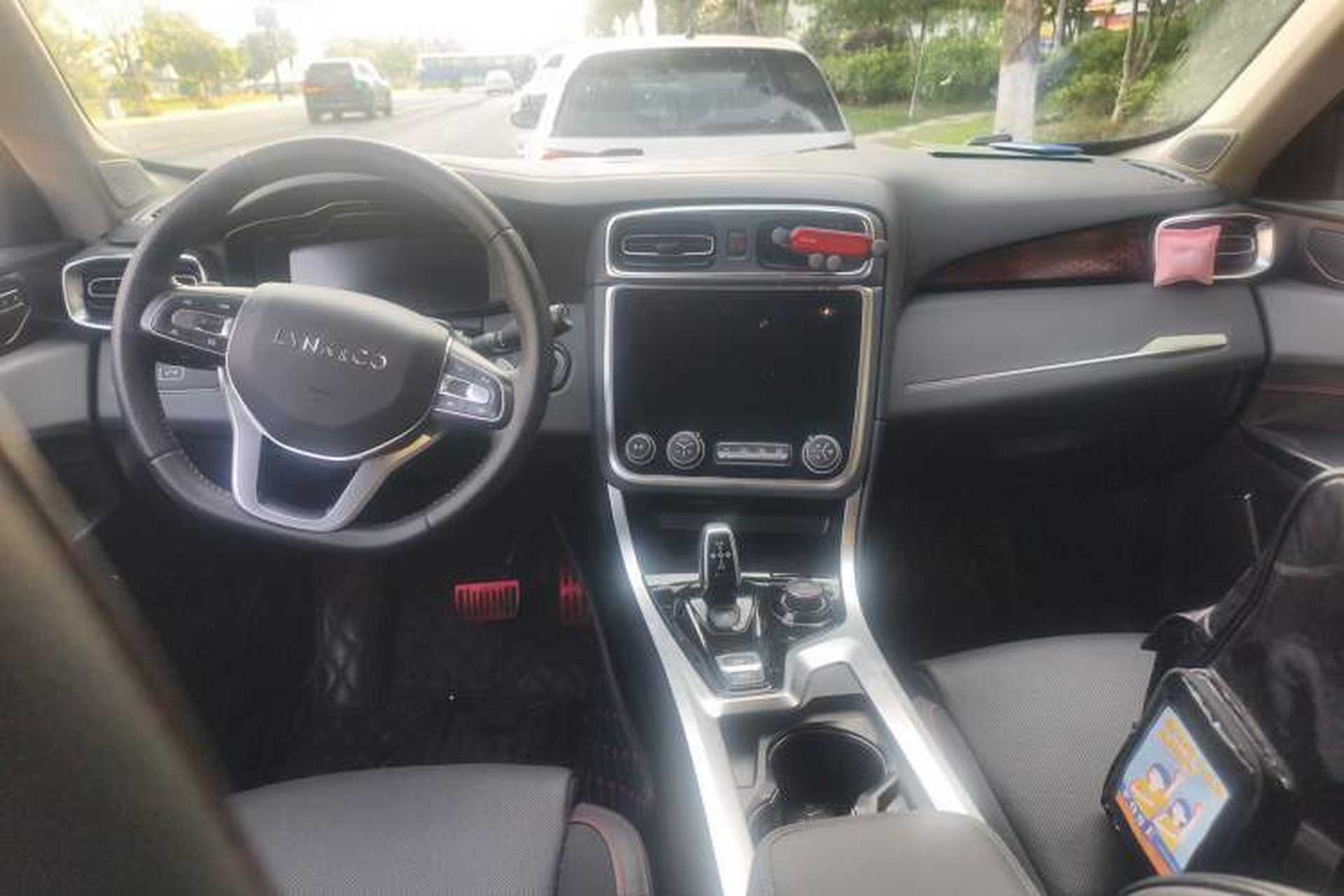 Used Lynk & Co 01 2019 2.0T Four-Wheel Drive Genie Pro Version China V Emission Standard Center Console