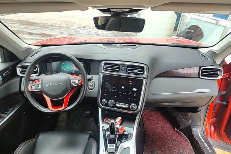 Used Lynk & Co 01 2019 2.0T Four-Wheel Drive Genie Pro Version China V Emission Standard Center Console
