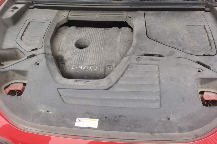 Used Lynk & Co 01 2019 2.0T Four-Wheel Drive Genie Pro Version China V Emission Standard Engine Bay