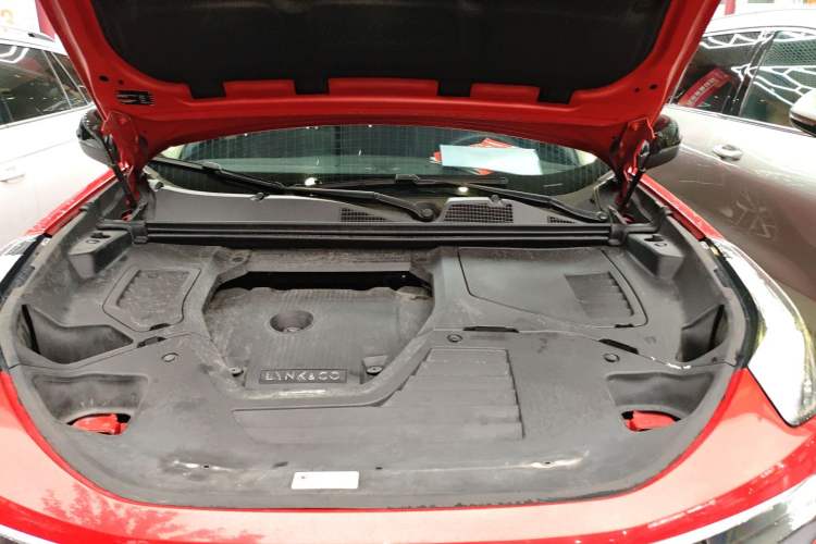 Used Lynk & Co 01 2019 2.0T Four-Wheel Drive Genie Pro Version China VI Standard Engine Bay