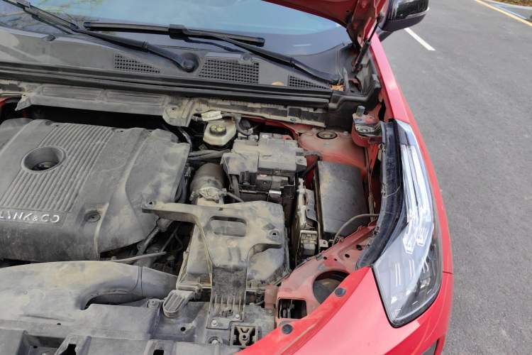Used Lynk & Co 01 2019 2.0T Four-Wheel Drive Genie Pro Version China VI Standard Engine Bay Left