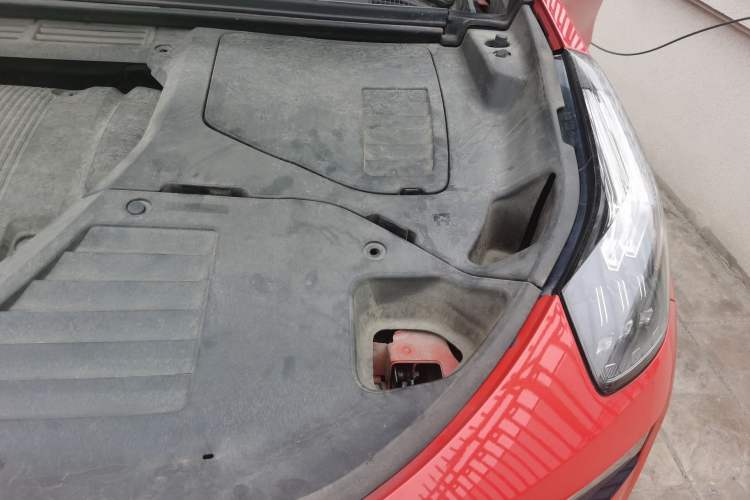 Used Lynk & Co 01 2019 2.0T Four-Wheel Drive Genie Pro Version China V Emission Standard Engine Bay Left