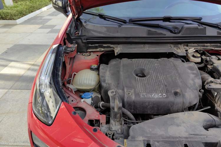 Used Lynk & Co 01 2019 2.0T Four-Wheel Drive Genie Pro Version China VI Standard Engine Bay Right