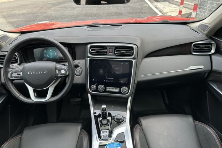 Used Lynk & Co 01 2019 2.0T Four-Wheel Drive Genie Pro Version China VI Standard Interior 1