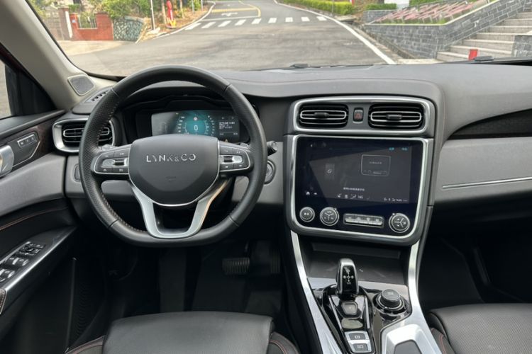 Used Lynk & Co 01 2019 2.0T Four-Wheel Drive Genie Pro Version China VI Standard Interior 2