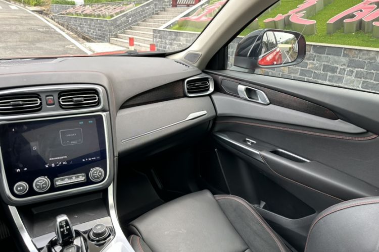 Used Lynk & Co 01 2019 2.0T Four-Wheel Drive Genie Pro Version China VI Standard Interior 5