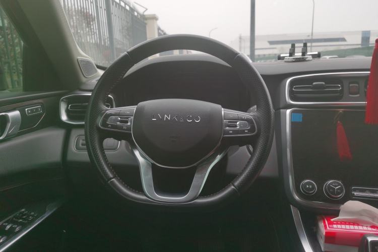Used Lynk & Co 01 2019 2.0T Four-Wheel Drive Genie Pro Version China V Emission Standard Steering Wheel
