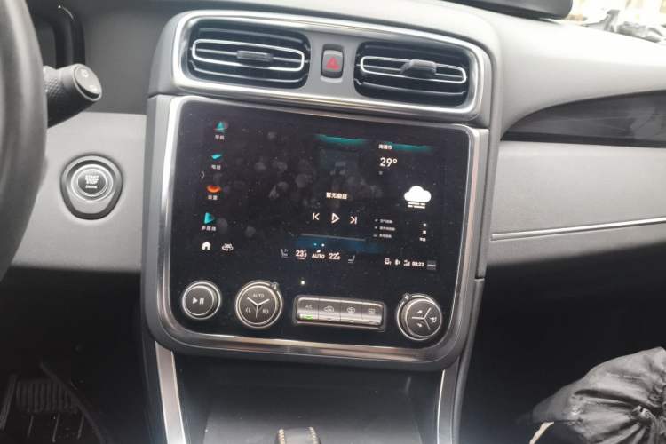 Used Lynk & Co 01 2019 2.0T Two-Wheel Drive Zhaopu Version China VI Standard Audio And AC Panel