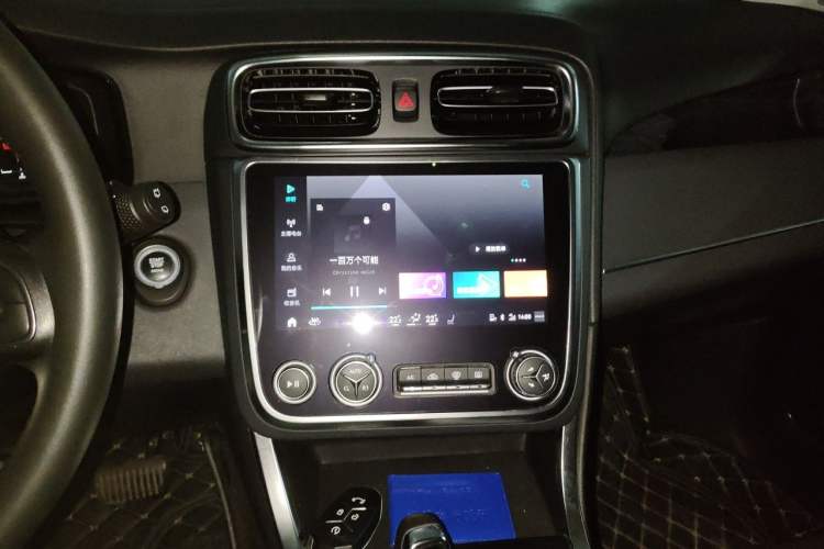Used Lynk & Co 01 2019 2.0T Two-Wheel Drive Zhaopu Version China VI Standard Audio And AC Panel