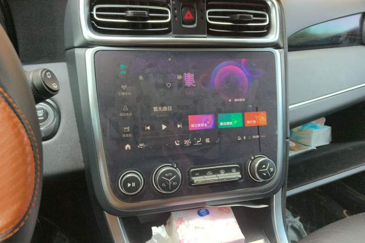 Used Lynk & Co 01 2019 2.0T Two-Wheel-Drive Pro Version China VI Standard Audio And AC Panel