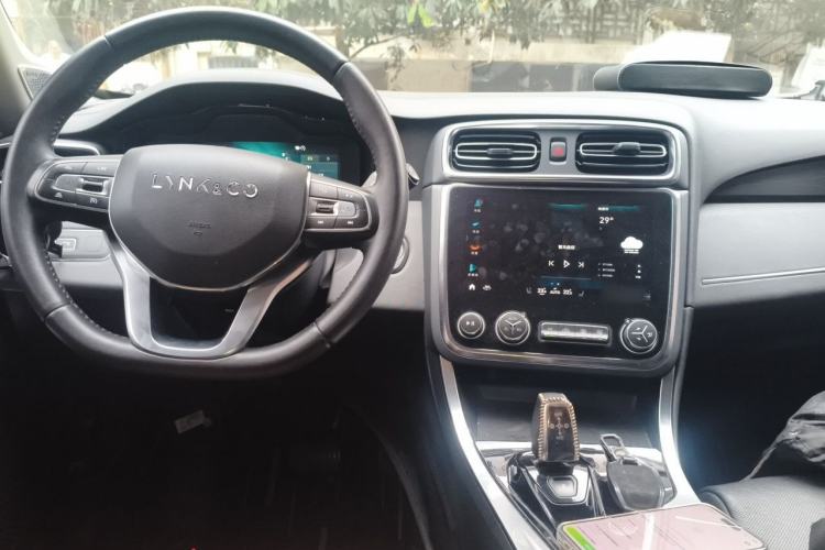 Used Lynk & Co 01 2019 2.0T Two-Wheel Drive Zhaopu Version China VI Standard Center Console
